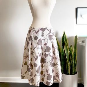 Banana Republic white silk pink box pleated skirt